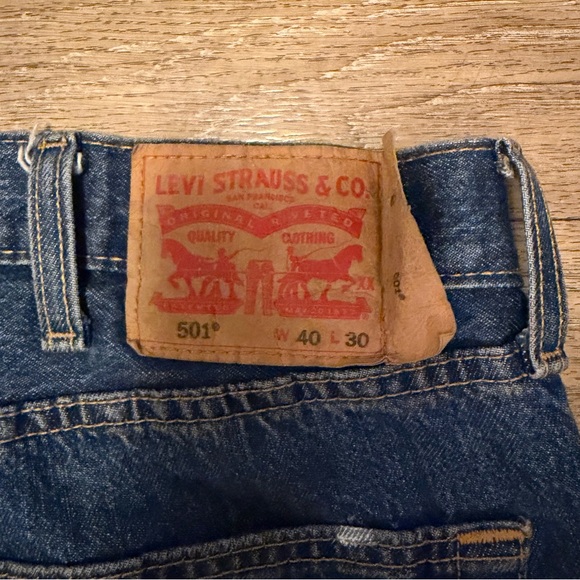 Levi's Relaxed Fit Dark Blue Jeans W40 L38 - Picture 3 of 3